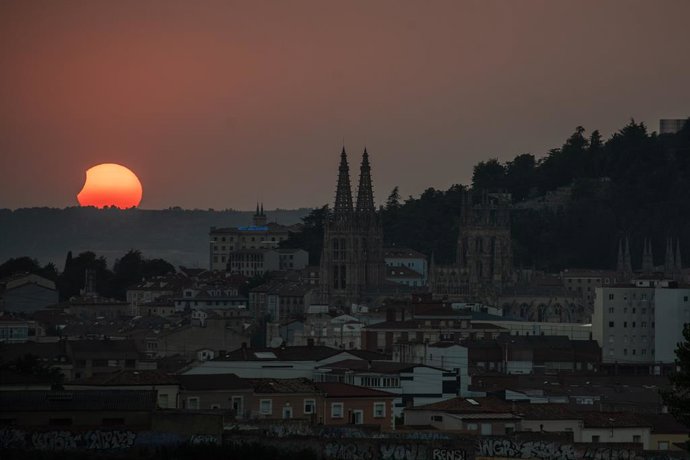 Eclipse solar total de 2026, em 12 de agosto de 2026, em Burgos, Castela e Leão (Espanha). Este é o primeiro eclipse solar total visível da Península Ibérica em mais de um século. A faixa de totalidade atravessa a Espanha de oeste a leste e passa por inúm