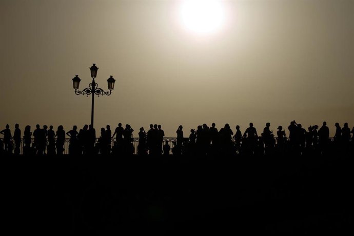 Eclipse en el horizonte de Sevilla. A 12 de agosto de 2026 en Sevilla, Andalucía (España).