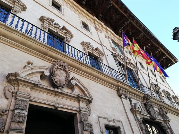 Archivo - Fachada del edificio del Ayuntamiento de Palma en la Plaza de Cort. Archivo.