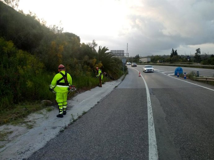 Imagen de archivo de desbroces de carreteras.