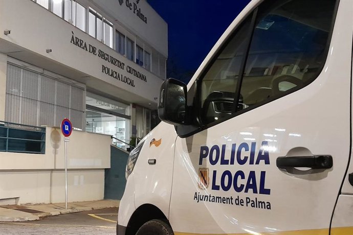 Un vehículo de la Policía Local de Palma.