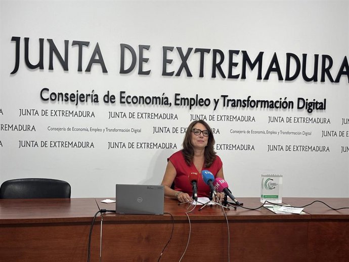 La directora general de Trabajo, Pilar Bueno Espada, en rueda de prensa