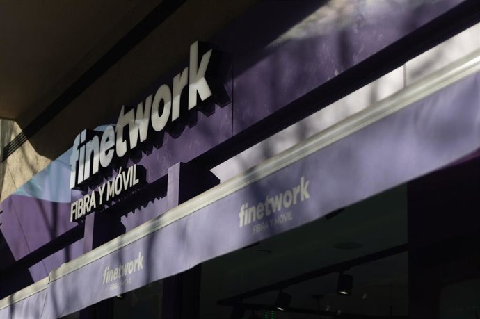 Archivo - Fachada de una tienda de Finetwork, a 2 de enero de 2025, en Madrid (España). La operadora de telecomunicaciones Finetwork ha anunciado este martes, 31 de diciembre, la salida de su consejero delegado, Óscar Vilda, tras 20 meses en el cargo. Est