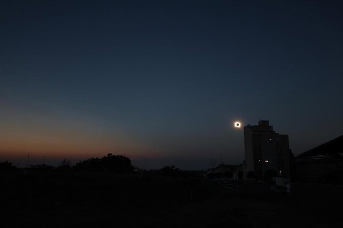 Vista del eclipse solar total de 2026, a 12 de agosto de 2026, en León, Castilla y León (España).