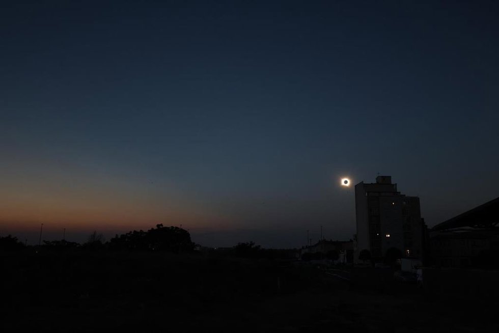 Vista del eclipse solar total de 2026, a 12 de agosto de 2026, en León, Castilla y León (España).