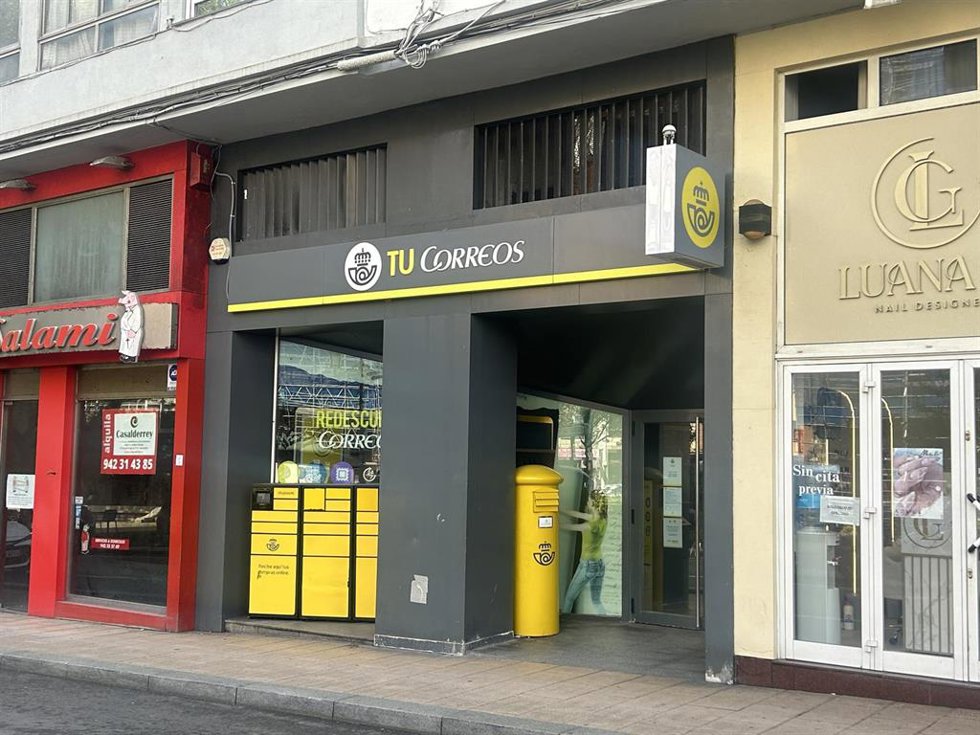 Archivo - Oficina de Correos en Santander.- Archivo