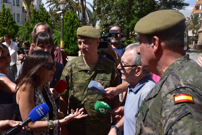 La ministra de Defensa, Margarita Robles (i), tras su reunión con el presidente de la Ciudad Autónoma de Ceuta, a 12 de agosto de 2026, en Ceuta (España)., a 12 de agosto de 2026, en Ceuta (España).