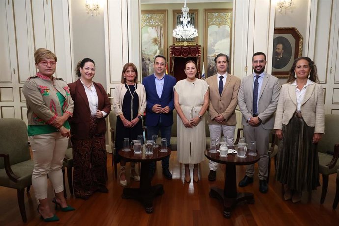 Archivo - Diputados en el Parlamento debaten en un videopodcast sobre el reto demográfico y el envejecimiento en Canarias