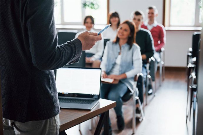 Más de 250 profesionales completan los cursos sobre violencias machistas impartidos por el IBDona en medio año