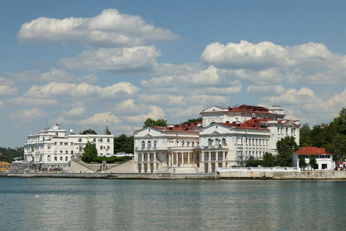 RÚSSIA, SEVASTOPOL – 22 DE JULHO DE 2026: O Palácio da Infância e da Juventude fica na Avenida Nakhimov