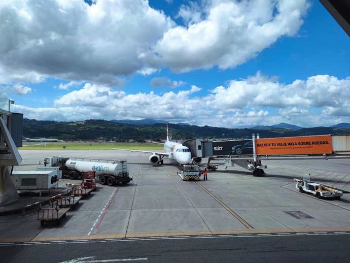 Archivo - Aeropuerto de Loiu, en Bizkaia
