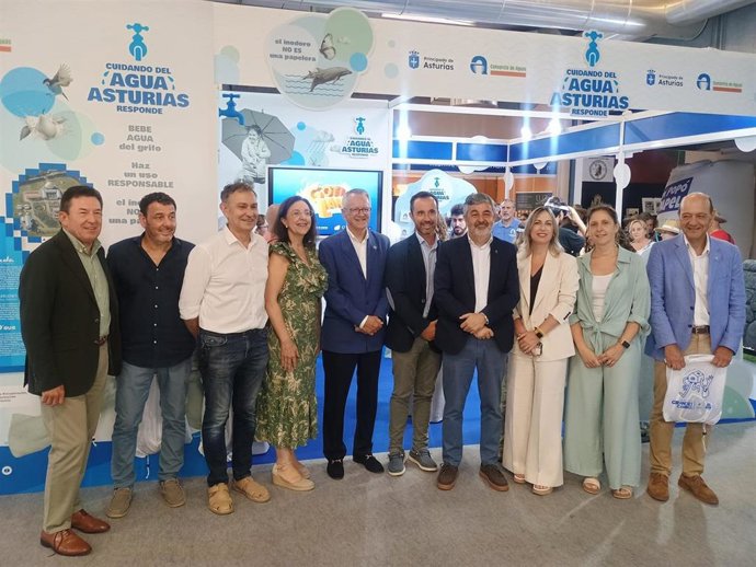 Visita de las autoridades al estand de Cadasa