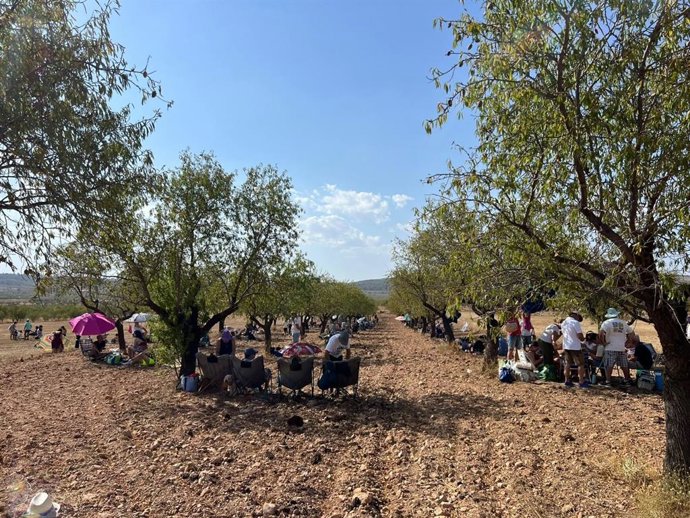 Espectadores del eclipse en Aras de los Olmos
