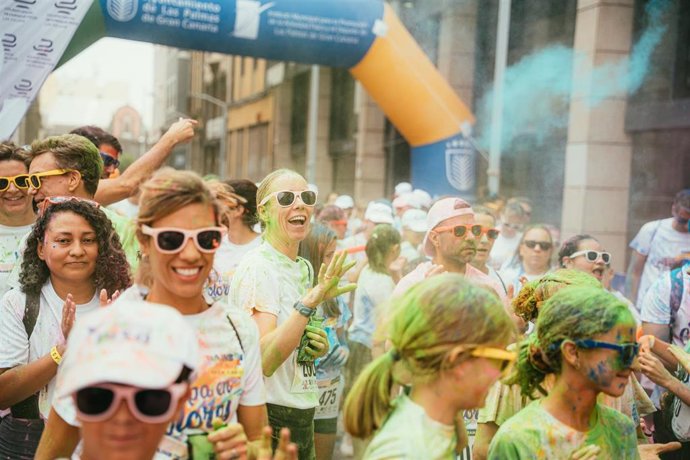 Archivo - Maspalomas (Gran Canaria) acoge este sábado la cita deportiva y solidaria 'Servatur Rainbow Family'