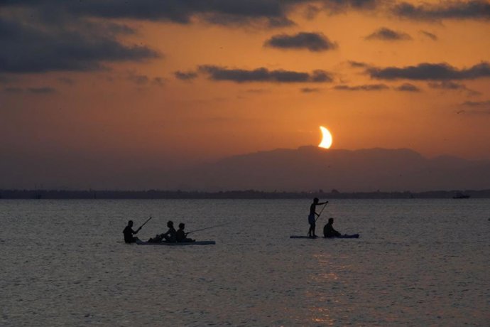 Observación del eclipse solar en Cartagena