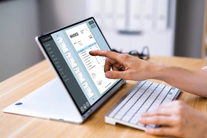 CRM Marca Blanca integra la normativa VeriFactu para facilitar la creación de empresas de software sin desarrollo propio
