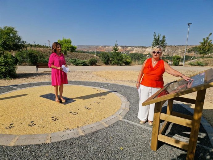 El nuevo espacio incorpora una rosa de los vientos, puntos para telescopios y paneles divulgativos.
