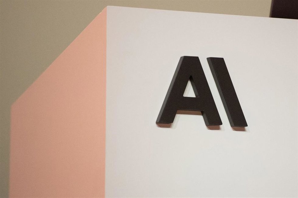 Archivo - FILED - 06 May 2026, US, San Francisco: FILE PHOTO - The logo of the Artificial intelligence company Anthropic is on display at an event hosted by the company. Photo: Andrej Sokolow/dpa