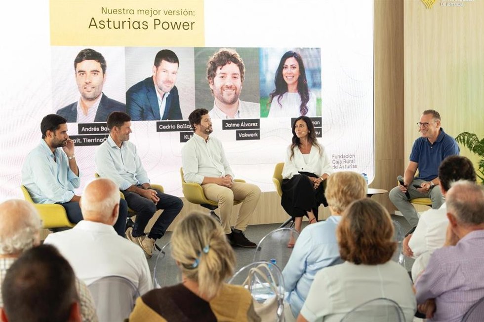 Manolo Riestra, Pedro Carro, Luisma Hernández, Rola Yaman, Jaime Álvarez, Cédric Ballay y Andrés Barettino en e encuentro “Nuevas miradas de Asturias”, celebrado en FIDMA,