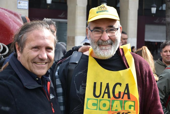 Javier Sánchez (dcha), junto a José Manuel Penella (izqda), también exsecretario general de UAGA.