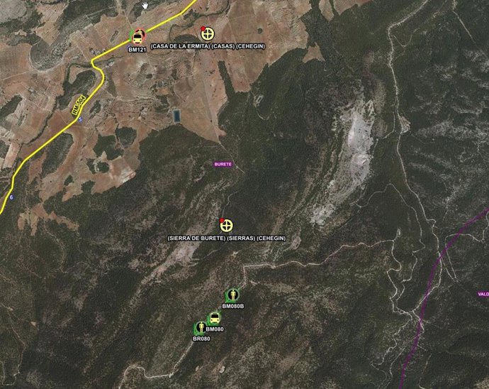 Un rayo provoca un incendio forestal en la Sierra de Burete, en Cehegín