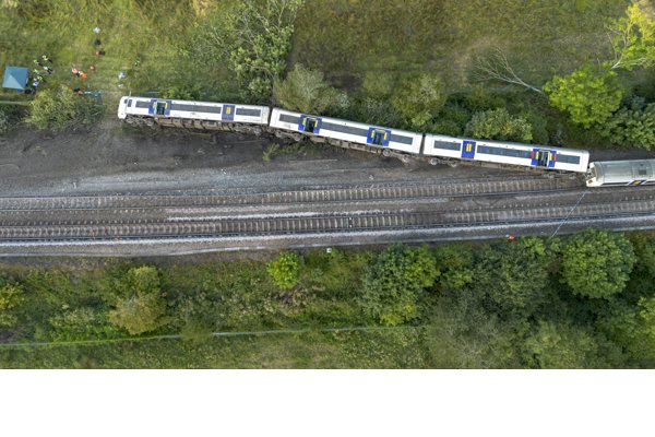 Al menos once heridos, dos de ellos graves, tras decarrilar un tren en el sur de Reino Unido