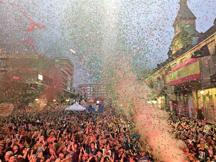 Chupinazo que inicia las fiestas de Torrelavega