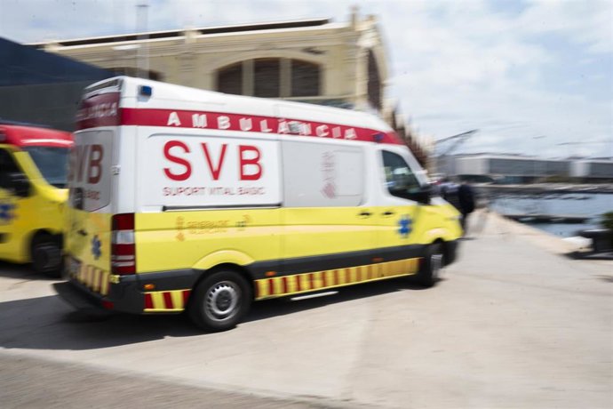 Archivo - Una ambulancia durante un simulacro de emergencia por ataque terrorista, en el Puerto de Valencia, a 5 de julio de 2023, en Valencia, Comunidad Valenciana (España). 