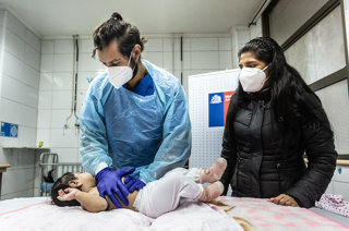 Reporte Semanal Campaña de Invierno 2026: Positividad de las muestras alcanza el 49,5%, la cifra más alta de las últimas tres semanas epidemiológicas    Foto: Ministerio de Salud