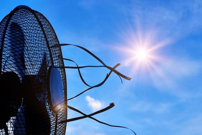 Archivo - Un ventilador ante el calor del sol