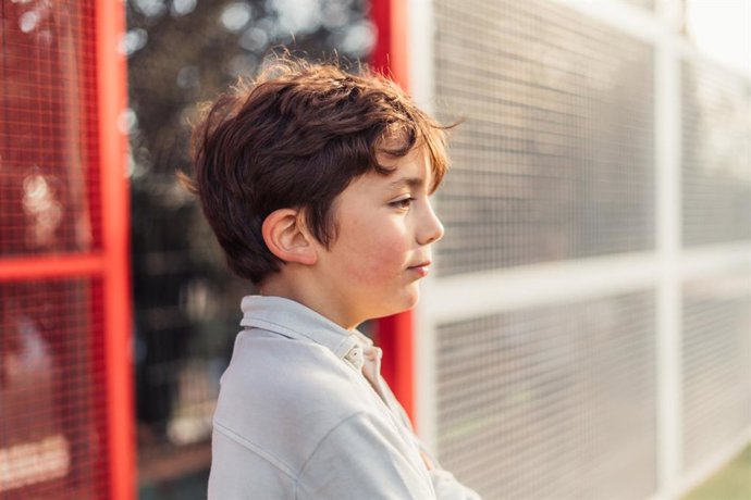 Archivo - Una investigación sugiere que los niños poco sociables no se sienten solos siempre que se consideren parte de un grupo