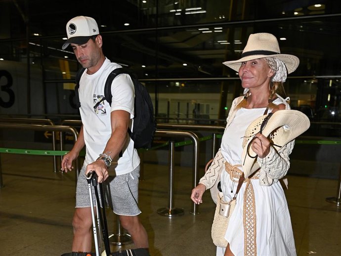 Lara Dibildos y Carlos Maturana disfrutan de unas vacaciones en familia junto a los hijos de la actriz y Anna Barrachina