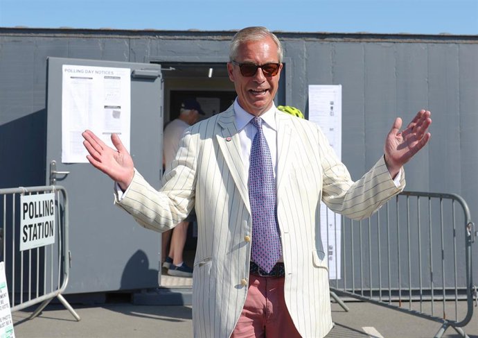 Nigel Farage vota en las elecciones por Clacton 