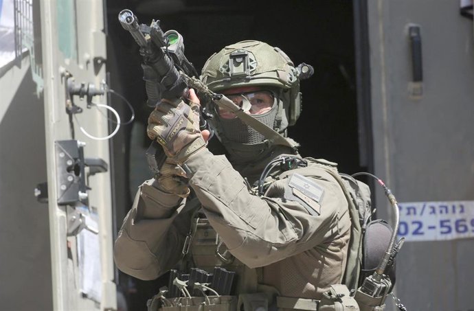 Un militar israelí en Cisjordania 