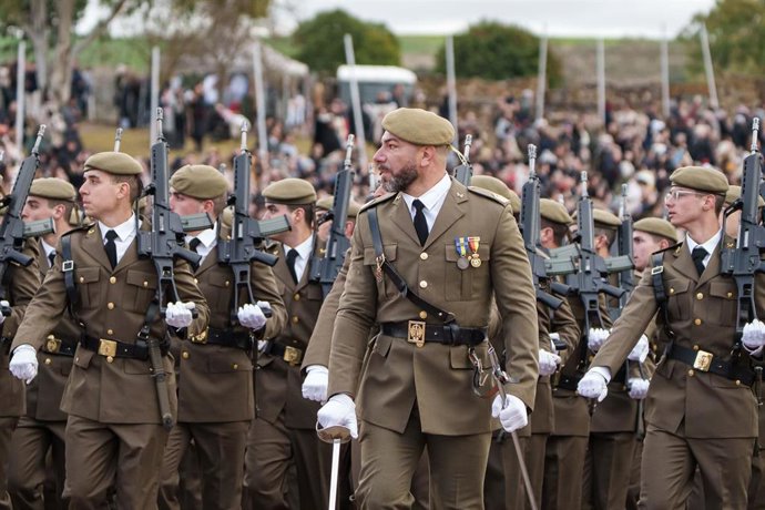 Archivo - Acto de juramento ante la bandera del personal de militares de tropa del ejército de tierra, en el Centro de Formación de Tropa (Cefot) nº 1, acuartelamiento Santa Ana, a 24 de enero de 2026, en Cáceres, Extremadura (España). El Centro de Formac