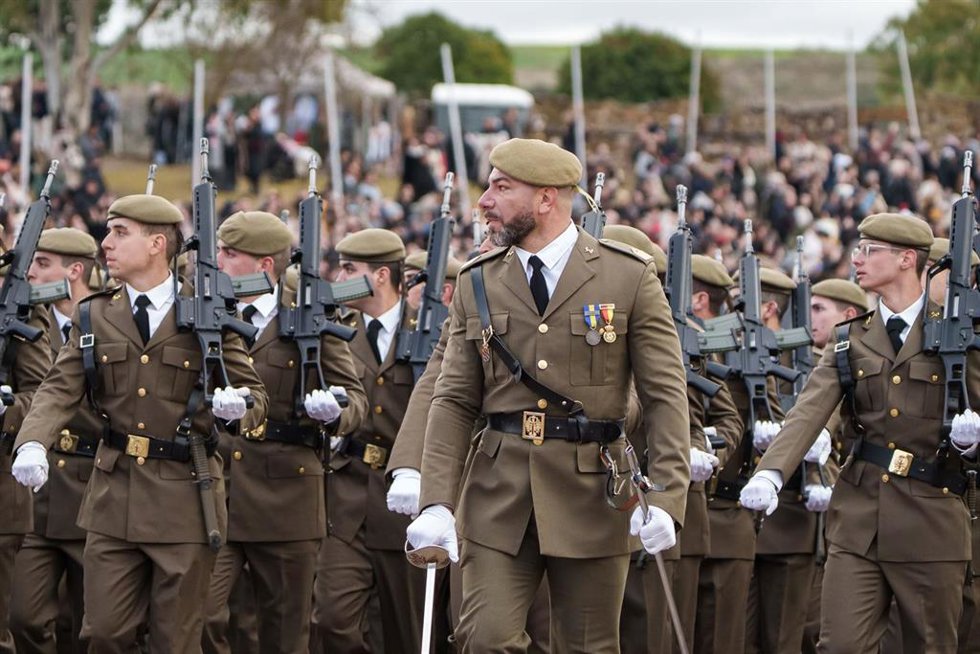 Archivo - Acto de juramento ante la bandera del personal de militares de tropa del ejército de tierra, en el Centro de Formación de Tropa (Cefot) nº 1, acuartelamiento Santa Ana, a 24 de enero de 2026, en Cáceres, Extremadura (España). El Centro de Formac