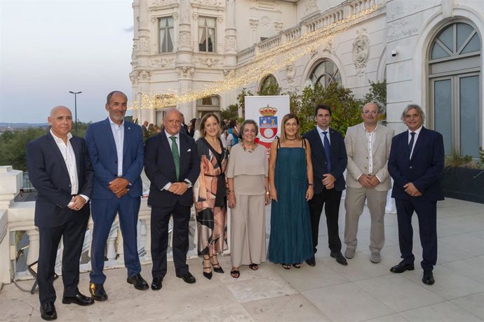 La Presidenta De Cantabria, María José Sáenz De Buruaga, Recibe El Emboque De Oro 2026 Que Concede La Casa De Cantabria En Madrid.