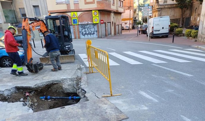 Imagen de los trabajos de instalación de una línea subterránea.