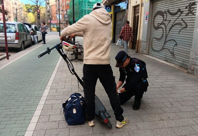Control de la Policía Local sobre los Vehículos de Movilidad Personal.