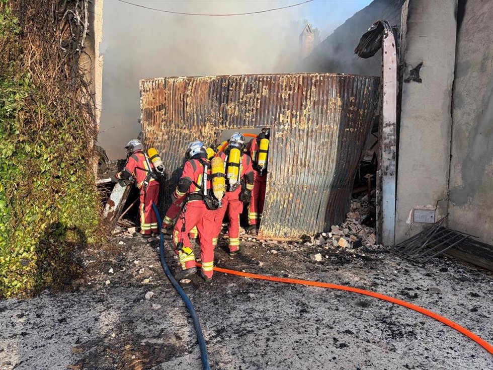 Intervención de los bomberos de Jaén en la extinción del incendio