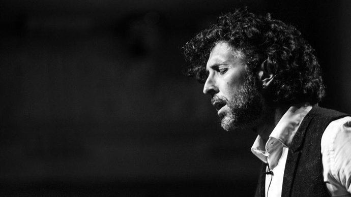 Arcángel durante un concierto.