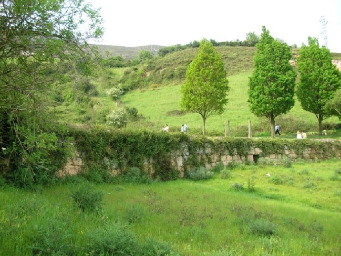 PSOE propone recuperar la antigua traída de agua de la Pista Finlandesa y señalizar su historia