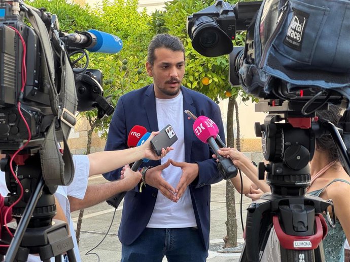 El diputado de Unidas por Extremadura en la Asamblea Juan Schirinzi