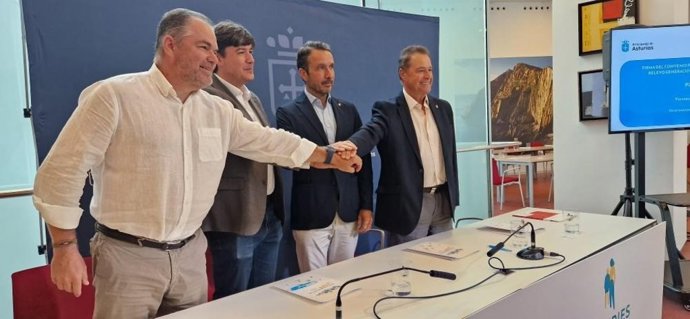 El Presidente De La Cámara De Comercio De Oviedo, Carlos Paniceres; El Consejero De Ciencia, Industria Y Empleo, Borja Sánchez; El Presidente De La Cámara De Avilés, Daniel González Y El Presidente De La Entidad Cameral De Gijón,  Félix Baragaño