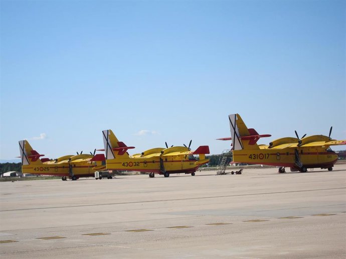 Archivo - Avión aviones antiincendio lucha contra fuego Base Aérea Zaragoza