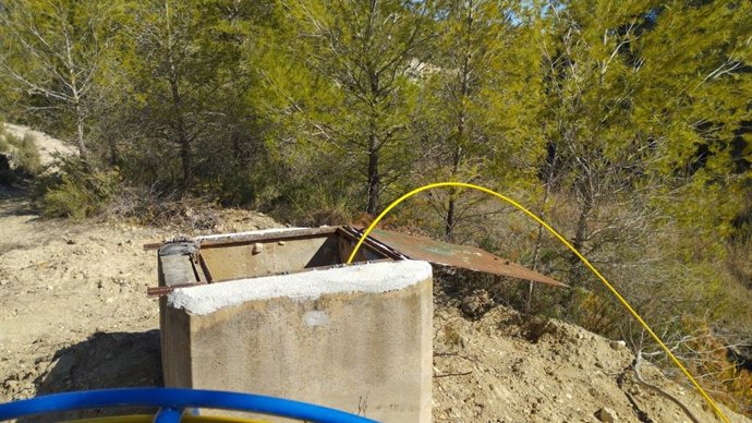 Imágenes De La Instalación De Cableado En Las Infraestructuras De Riego De La Comunidad De Regantes.