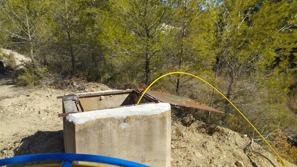 Imágenes De La Instalación De Cableado En Las Infraestructuras De Riego De La Comunidad De Regantes.