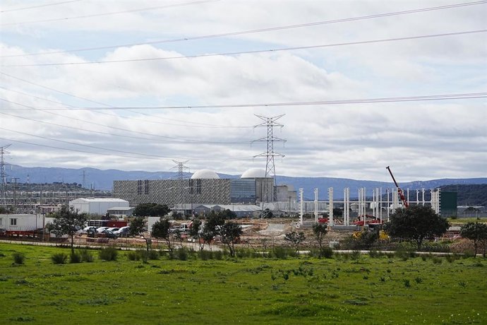 Archivo - Vista de la central nuclear de Almaraz, a 16 de febrero de 2026, en Navalmoral de la Mata, Cáceres, Extremadura (España). 