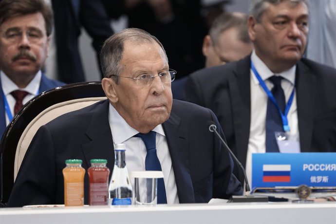 QUIRGUISTÃO, REGIÃO DE ISSYK-KUL – 24 DE JULHO DE 2026: Sergei Lavrov, ministro das Relações Exteriores da Rússia, participa de uma reunião do Conselho de Ministros das Relações Exteriores da OCS (Organização de Cooperação de Xangai) em Cholpon-Ata, uma c