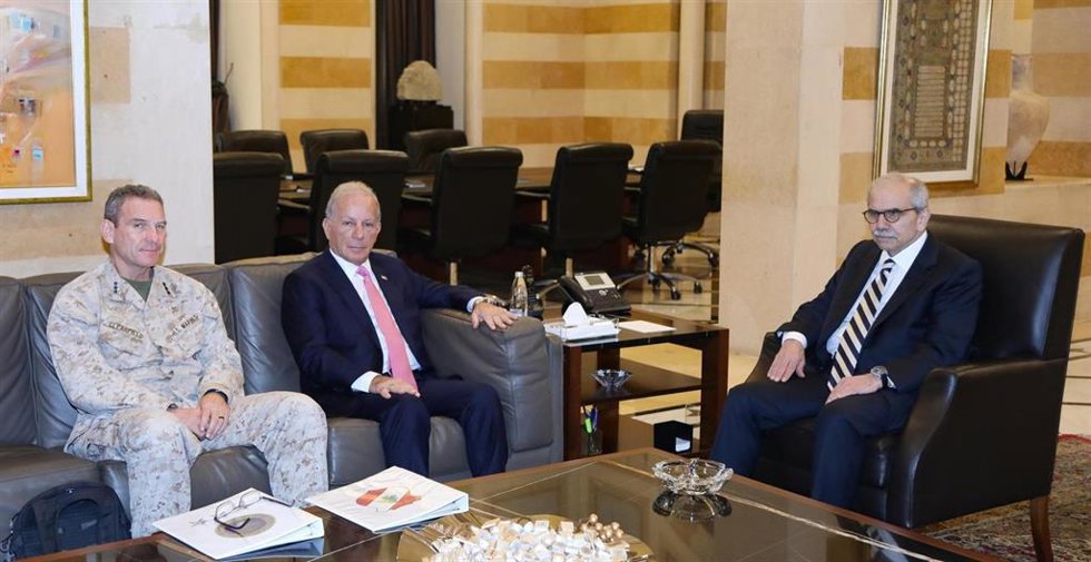 El primer ministro libanés, Nawaf Salam, reunido con una delegación estadounidense